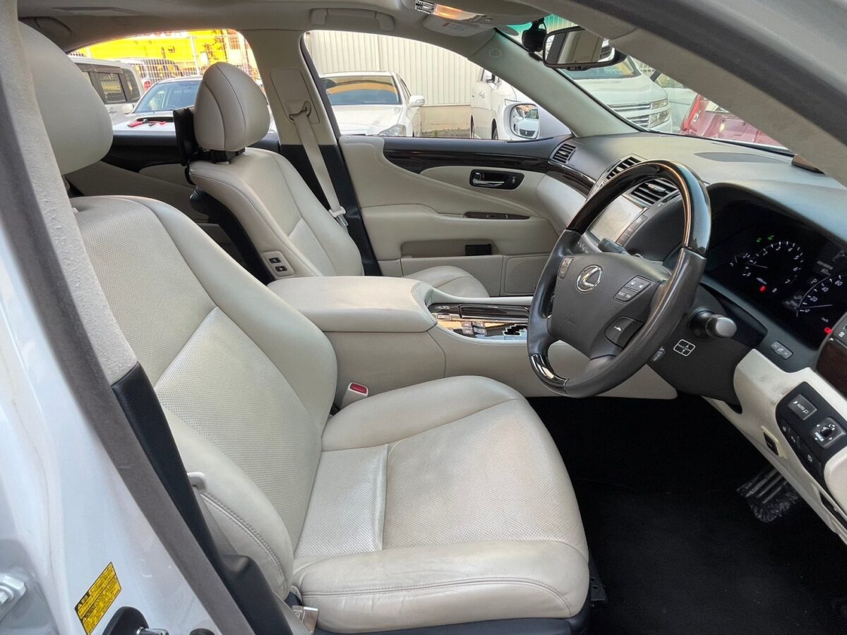 レクサスLS460前期