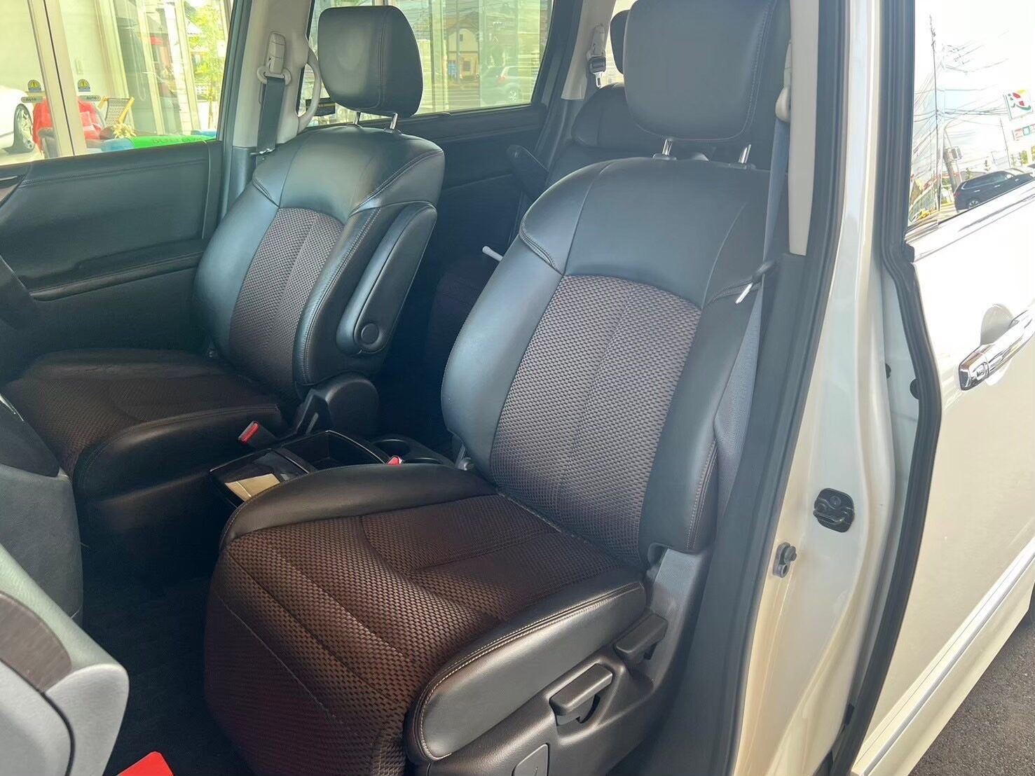 日産 エルグランドハイウェイスター