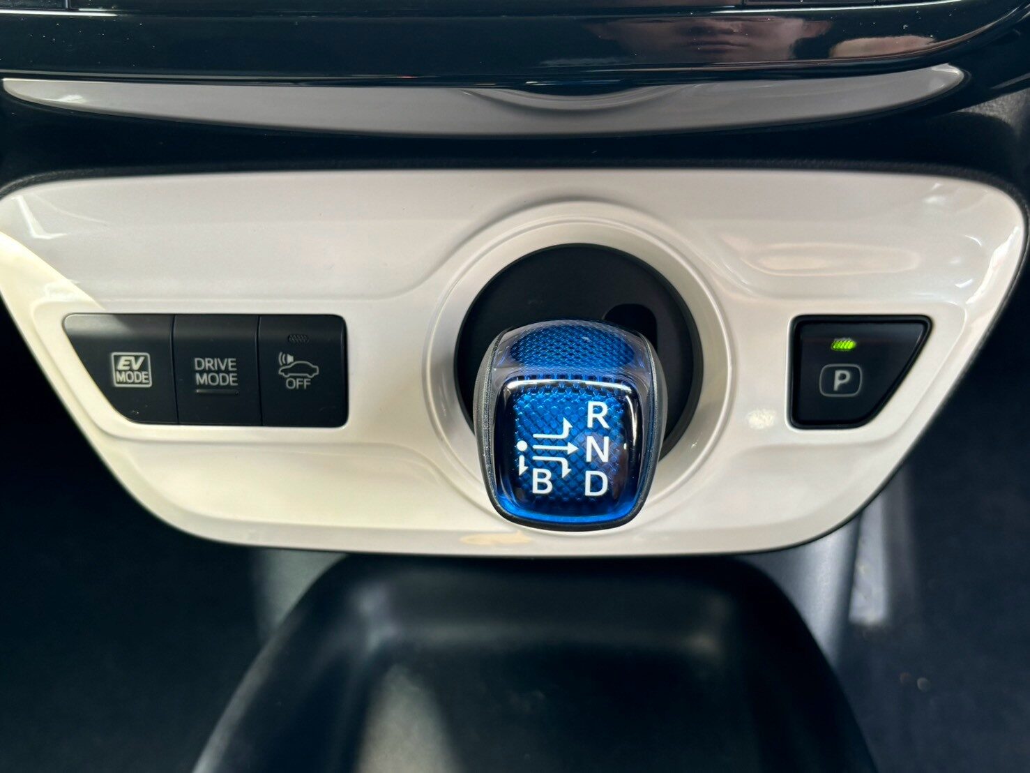 トヨタ　プリウス