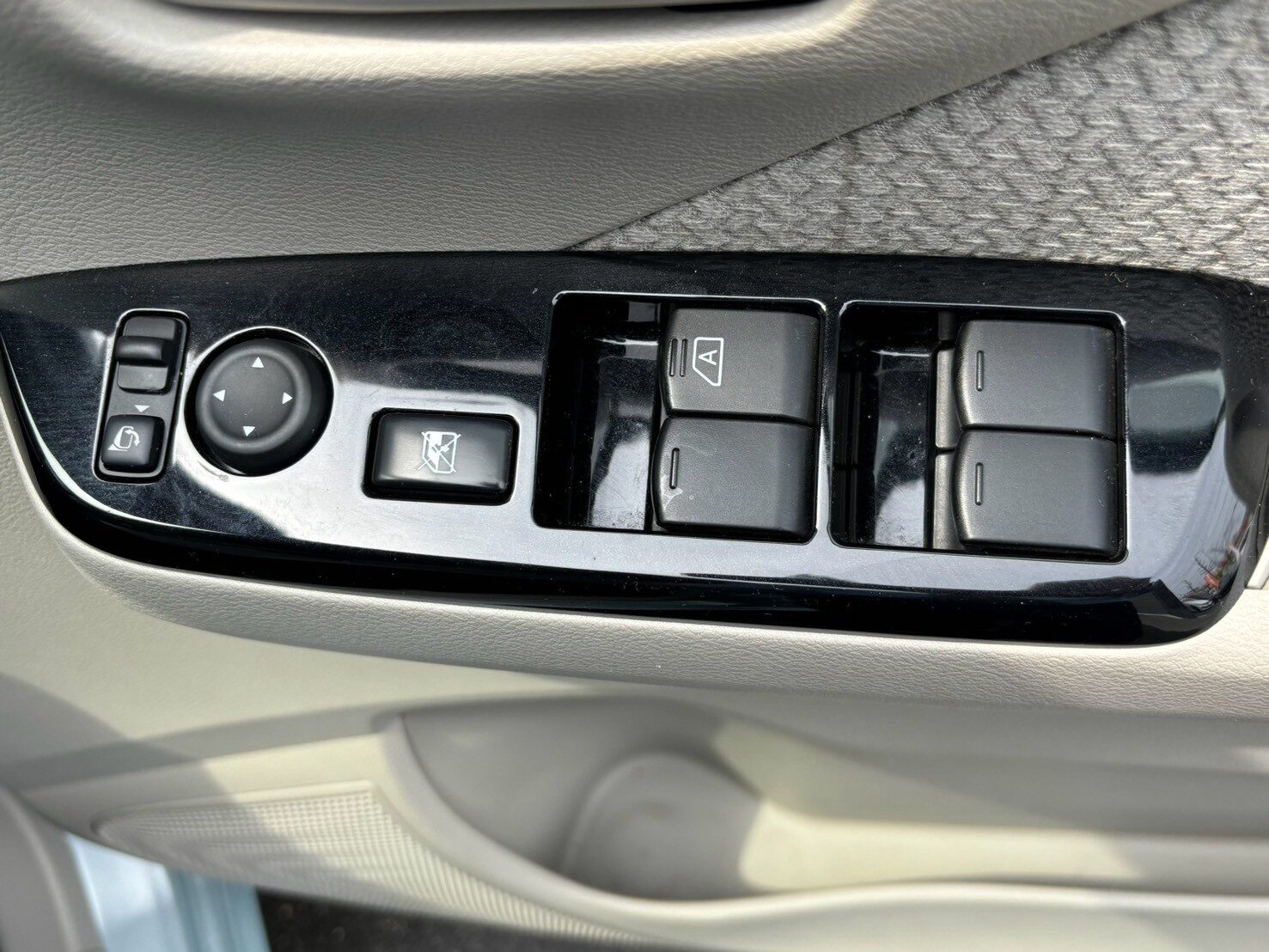 三菱　EKワゴン