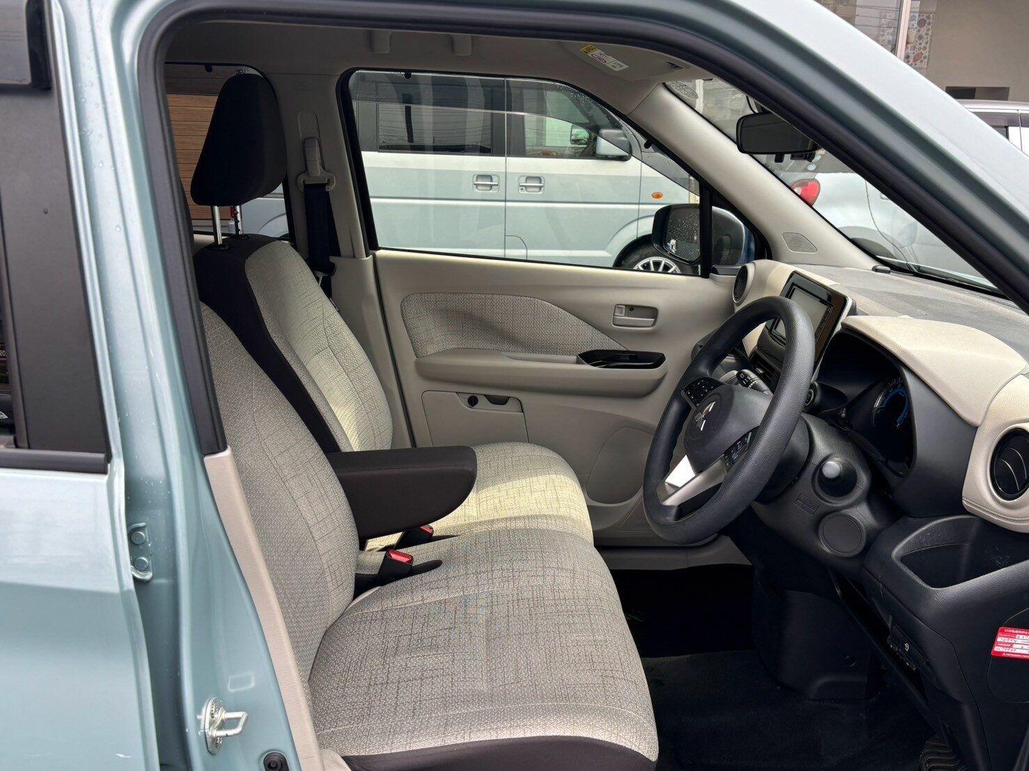 三菱　EKワゴン