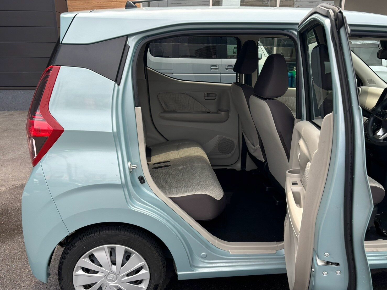 三菱　EKワゴン