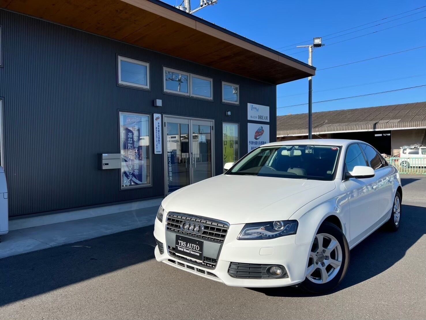 アウディー　A4