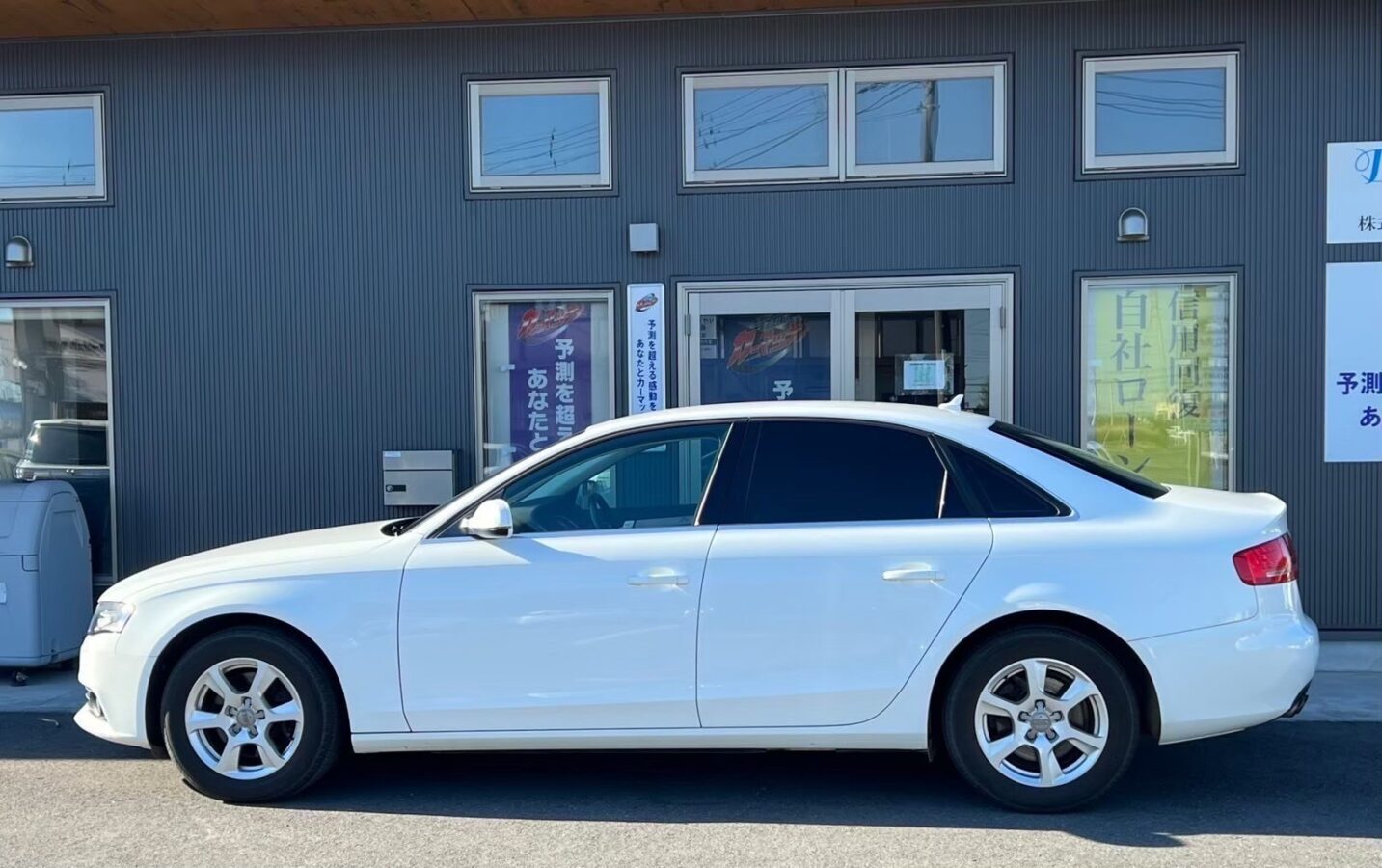 アウディー　A4