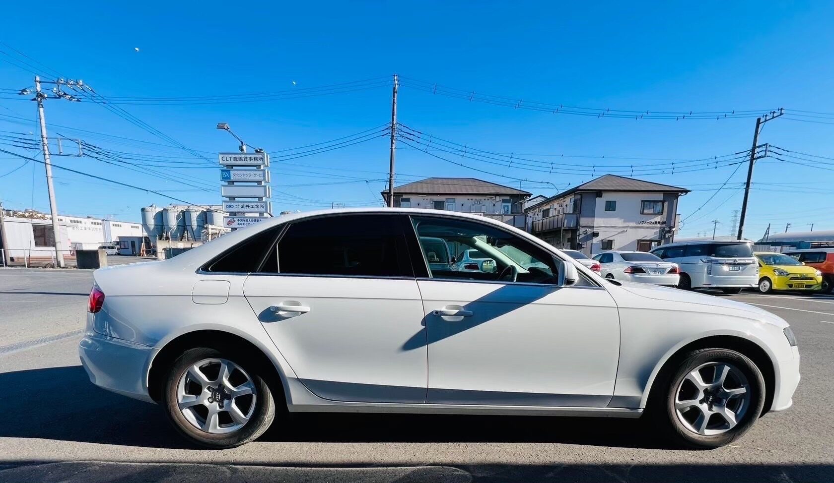 アウディー　A4