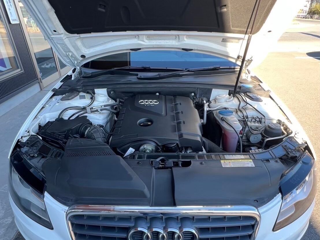 アウディー　A4