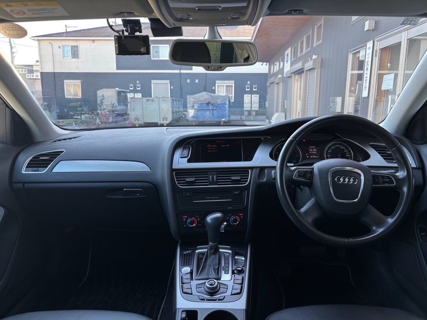 アウディー　A4