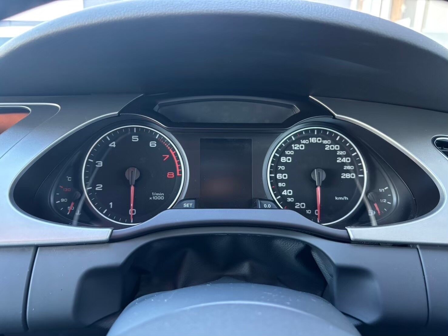 アウディー　A4