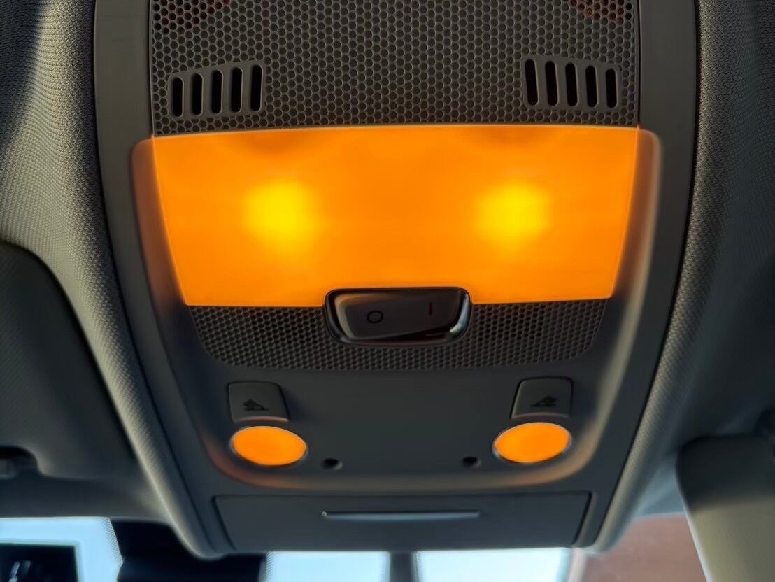 アウディー　A4