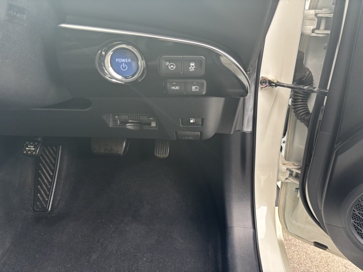 プリウス　Aツーリングセレクション